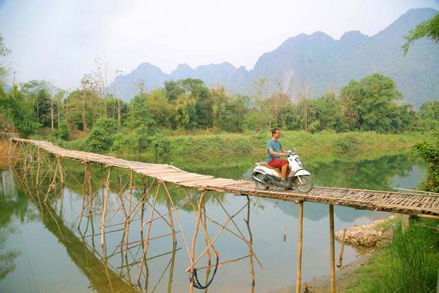 laos-vang-vieng-özgür-çağdaş-