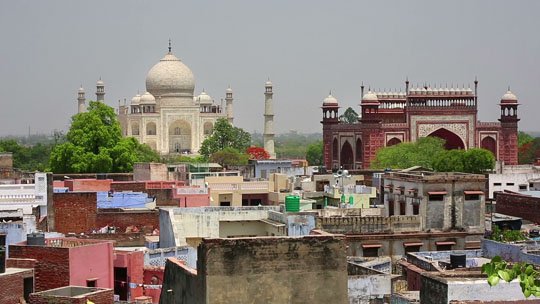 Taj Mahal ve gecekondular